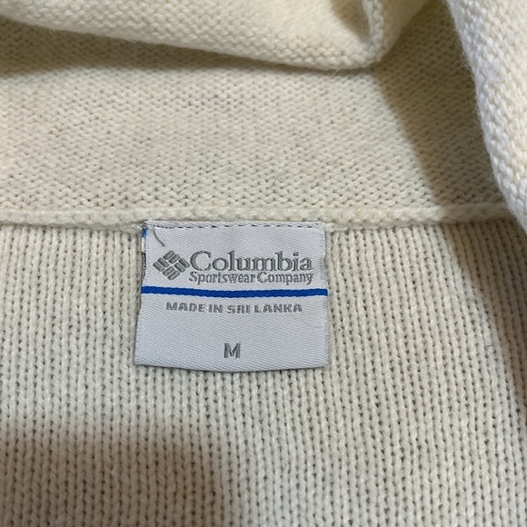 Columbia White crowl neck long sleeve sweater. Size Medium. Pit to pit is 18.5” - Picture 5 of 10